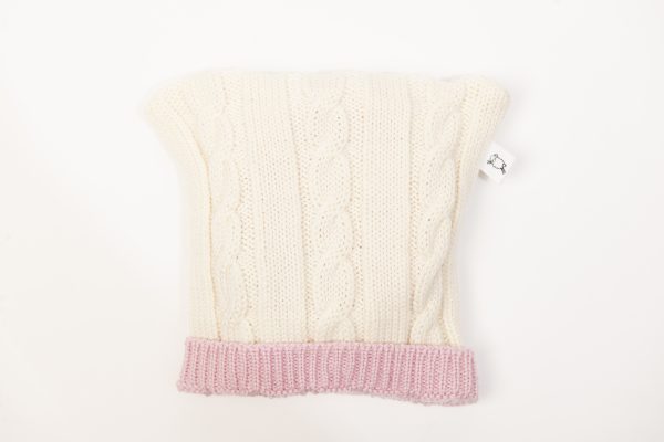Cream cable knit beanie with pink edging